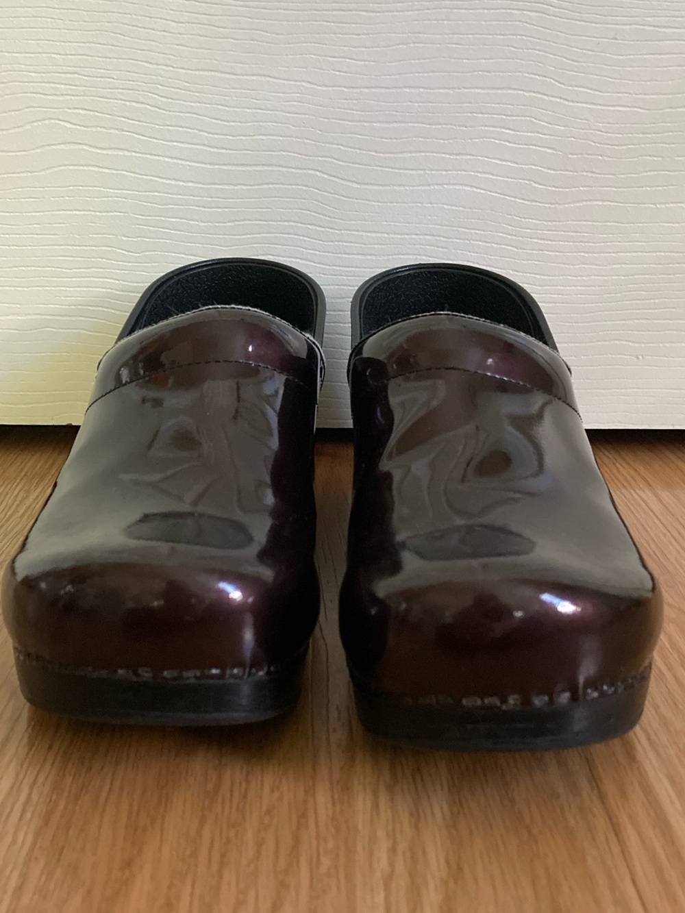 Dansko Plum Purple Patent Leather Professional Clogs Size 41
